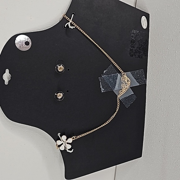 Flower Petal Necklace & Earring Set in Shimmering Iridescent White w Crystal - Picture 5 of 6